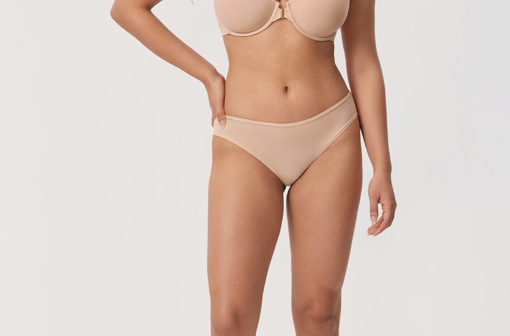 Women's Sheer Mesh Front Closure Posture Bra Beige @model_info:E4